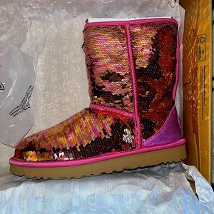 Brand New Uggs never worn and you can flip the pink up and it turns to gold